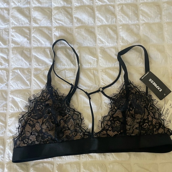 Express Black Lace Bra with Intricate Detailing - Picture 4 of 11